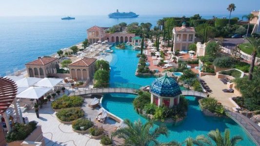 Le Monte-Carlo Bay Hôtel & Resort dévoile un luxe décontracté 