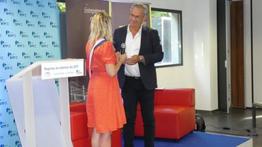 Jean-Jacques Castillon (BTP) reçoit la médaille de l'Assemblée nationale