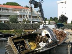 Mandelieu : la ville précède à l'enlèvement des bateaux épaves pour protéger la Siagne
