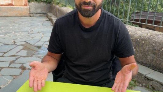 Rémi Nedjar invente Vaïko, un jeu de cartes azuréen pour stimuler la mémoire 