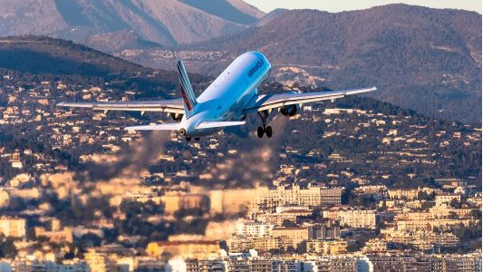 Premier vol long-courrier avec du carburant aérien durable (SAF) produit en France