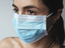 LVMH se mobilise pour fournir plusieurs millions de masques en France