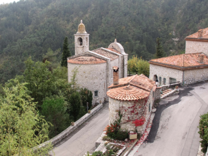 CASTILLON : 56 400 € (…)