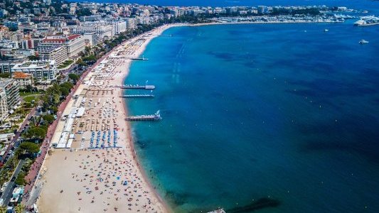 Cannes reçoit le Grand Prix du « Développement durable » pour son engagement en faveur de la protection du littoral et de la mer
