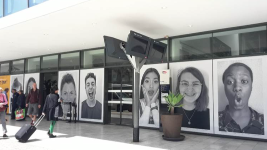 La gare de Cannes fait le show pendant le festival