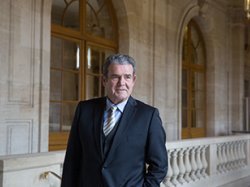 L'amendement de revalorisation des pensions des veuves des grands invalides de Guerre déposé par Henri LEROY, vient d'être adopté par le Sénat 