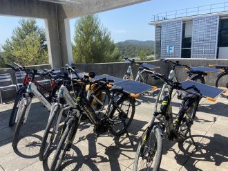 La CASA lance une expérimentation de vélos électriques équipés de panneaux solaires à Sophia Antipolis