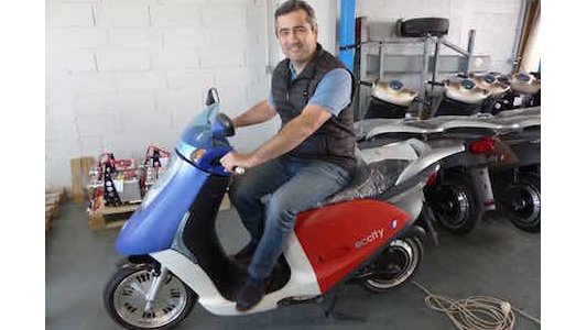 ECCITY surfe sur la vague du scooter électronique 