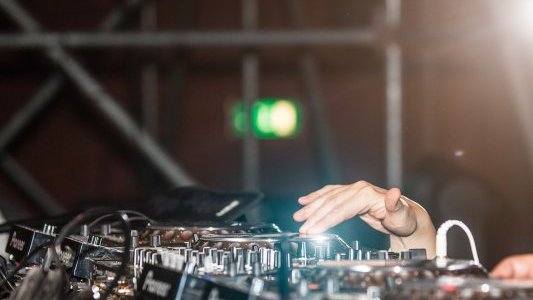 Discothèques, concerts debout : le point sur les modalités de réouverture