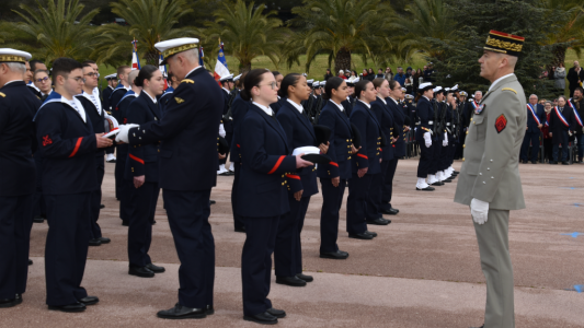 Pôle Écoles Méditerranée - Avec fierté, 1 500 élèves proclament le code du marin