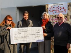 La Mairie de Cannes et l'association France Cancer remettent un chèque de 10 000€ à l'INSERM et au CNRS