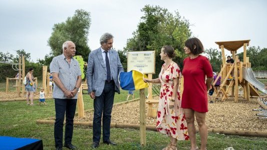 À Pont-de-Crau, la nouvelle aire de jeux déjà adoptée par les enfants
