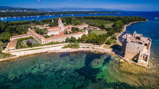 Saint-Honorat, seize siècles d'histoire monastique bientôt protégés dans leur intégralité au titre des Monuments historiques ?
