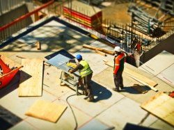 Construction : Pourquoi l'instruction décalée des autorisations d'urbanisme pose problème ?