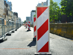 Roquefort Les Pins : appel d'offres pour la signalisation, signalétique mobilier urbain (pose optionnelle)