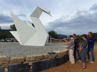 À Signes... la Ville a inauguré son cygne