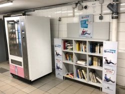 Une boite à livres dans un parking souterrain, c'est à Cannes et nulle part ailleurs !
