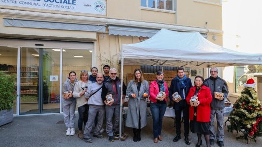 Cannes : 768 kilos de clémentines offertes par les producteurs corses aux personnes fragiles et isolées