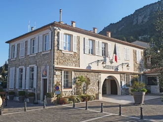 CASTAGNIERS : 106 200 € pour des vestiaires