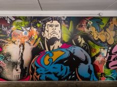 Une fresque pop art monumentale métamorphose le tunnel de la Ferrage à Cannes