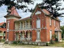 À Soulac-sur-Mer, La Roseraie, villa emblématique du XIXe siècle, mise aux enchères