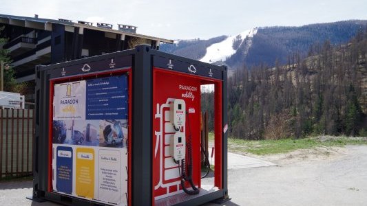 Saint-Etienne de Tinée : une recharge rapide de véhicules électriques et hybrides installée 