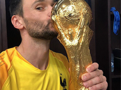 Demain 15h30 les niçois font fêter HUGO LLORIS leur champion du monde !!!!!