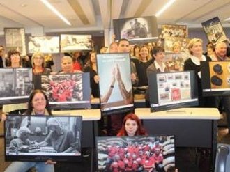 Delphine BRUDOUX, de l'entreprise MALONGO 1er prix du concours photos ‘La diversité des générations en entreprise"