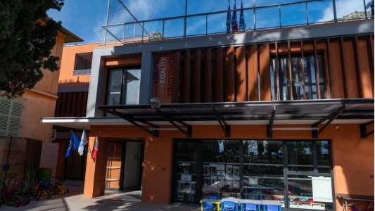 École « Les Cigales de Mer » à Èze : un cadre d'apprentissage exceptionnel avec vue sur la mer
