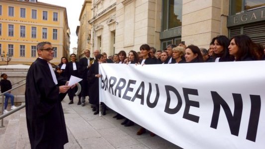 Réforme des retraites : les avocats poursuivent le bras de fer
