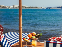 L'iconique restaurant Ciro's régale les amateurs de poissons et fruits de mer sur la plage du Majestic