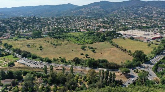 Vergers de Minelle : Mandelieu-La Napoule propriétaire de 14 hectares
