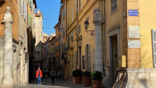 Dossier habitat dégradé - À Grasse, le choix du permis de louer
