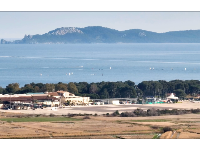 À Hyères, Alger et Lille