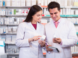 Cannes : un D.E.U.S.T. de Préparateur technicien en pharmacie au Centre municipal de Formation des Apprentis