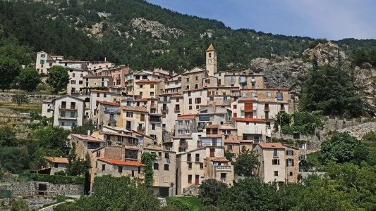 Trafic de stupéfiants et dérives sectaires : trois personnes mises en examen à Toudon