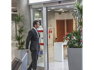 L'Aéroport Nice Côte d'Azur propose avec Tripperty un service de consigne pour les objets interdits en cabine