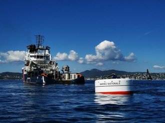 La Marine nationale installe un coffre d'amarrage en baie de Saint-Tropez