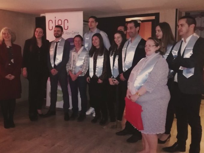 Les jeunes diplômés (…)