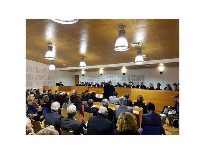 Tribunal de Commerce (…)