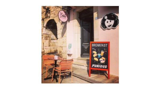 Emilie and the Cool Kids s'installe dans le vieil Antibes !