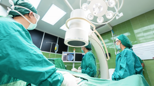 Financiarisation de la santé : « On va à grands pas vers un système à l'américaine »