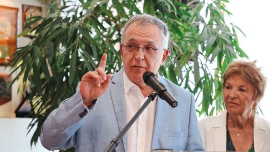 Toulon honore Salvador Nunez, maître d'œuvre de l'A57