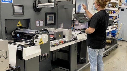 Emploi : L'industrie veut séduire les jeunes