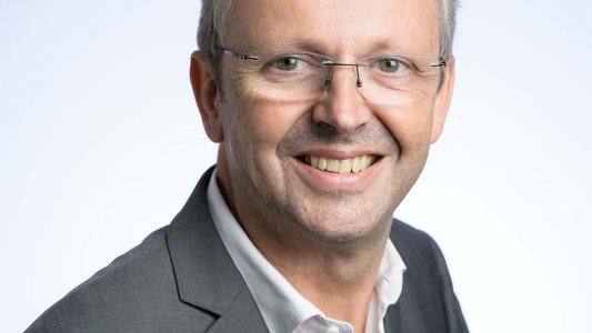 Orange : Pour Laurent Londeix : "le déploiement de la fibre sera achevé en 2022 dans les A-M"