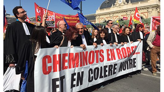 La pression exercée par les Avocats contre la réforme de la Justice n'est pas retombée après la manifestation de la semaine dernière