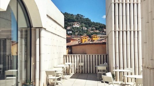 Grasse : appel à manifestation d'intérêt pour l'exploitation du Bistr'Haut, espace de restauration au sein de la médiathèque Charles Nègre