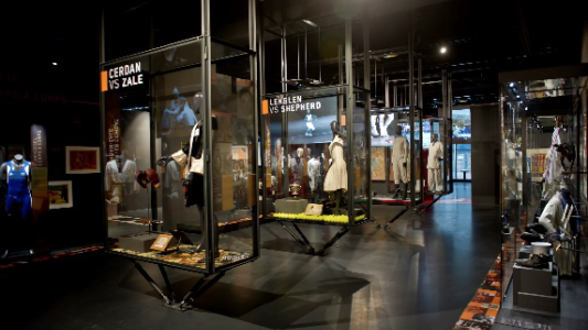 La tenue de champion du monde de Christophe Pinna fait son entrée au Musée national du sport