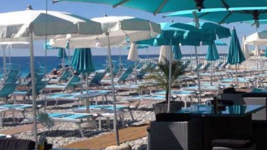 Nice : Les plagistes toujours dans l'attente
