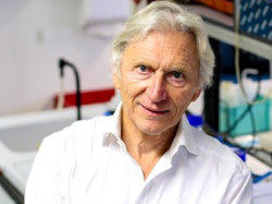 Le Professeur Michel Lazdunski décoré ce soir des Insignes de Commandeur dans l'Ordre de la Légion d'Honneur